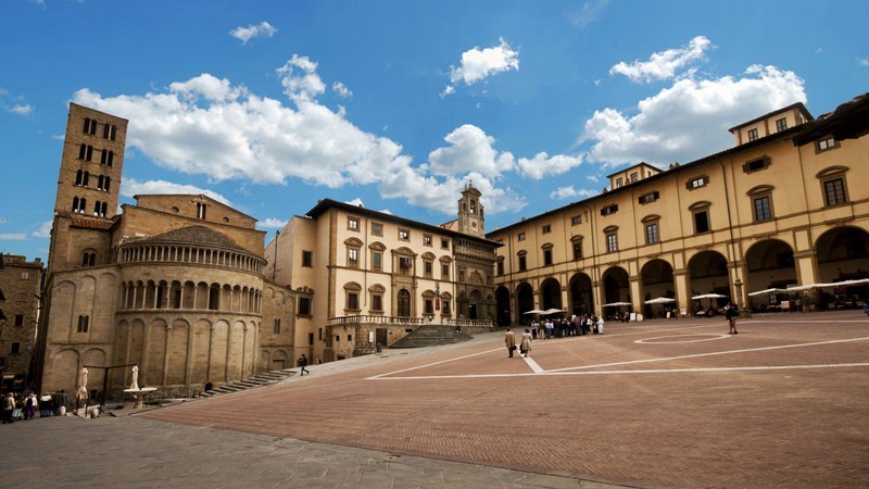 01 Arezzo Piazza Grande 02