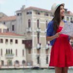 01 stock-footage-travel-tourist-woman-holding-map-in-venice-italy-girl-on-vacation-smiling-happy-by-canal-grande-696×392