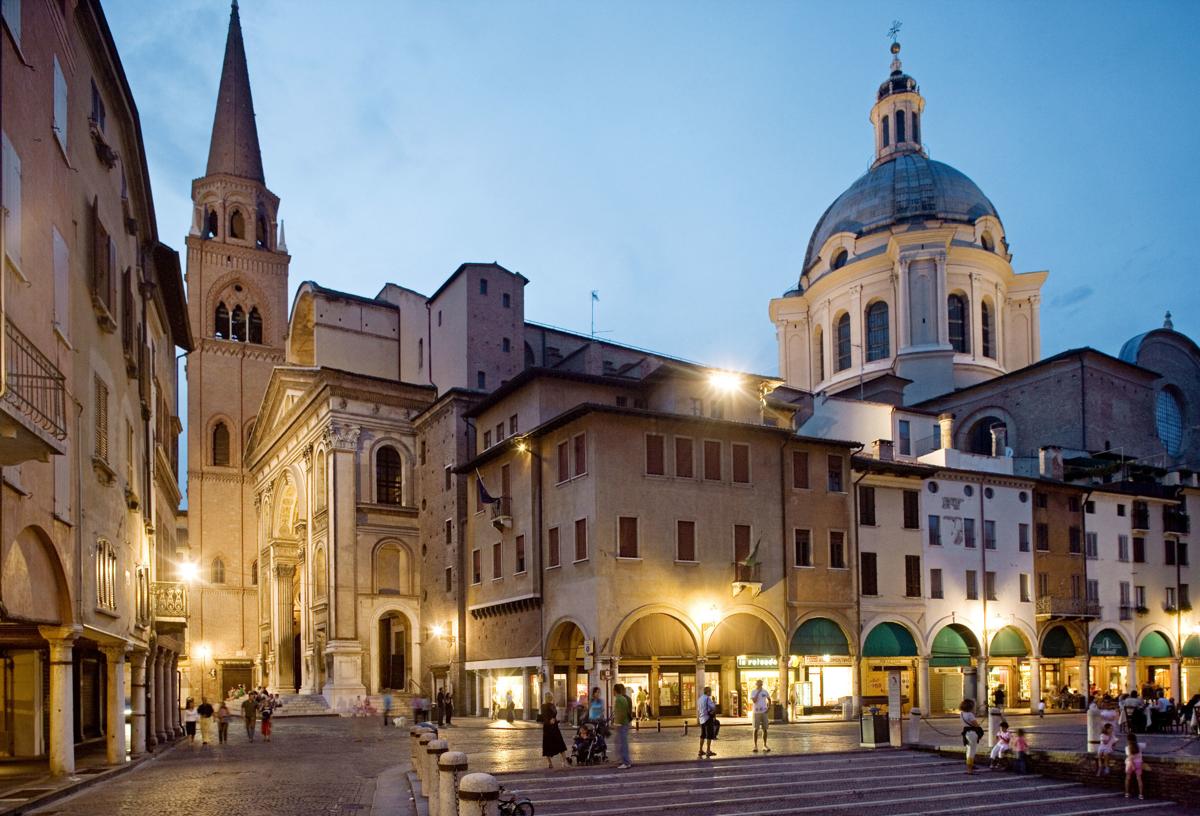 Термин италия. Провинция Мантуя Италия. Италия Мантуя Mantova Piazza delle erbe.