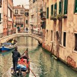 Giro-in-gondola-a-Venezia-in-Italia